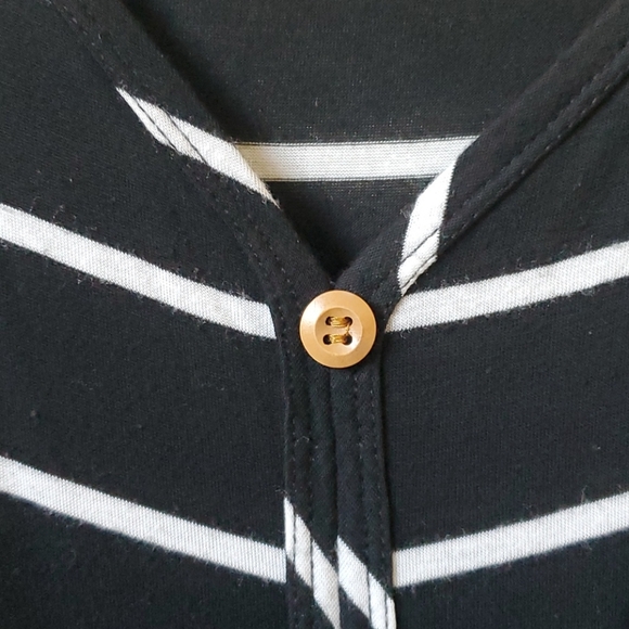 (3 for $25 bundle) Stripe tie front tank top - Picture 3 of 3